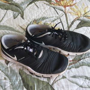Nike Flex Show Athletic Shoe